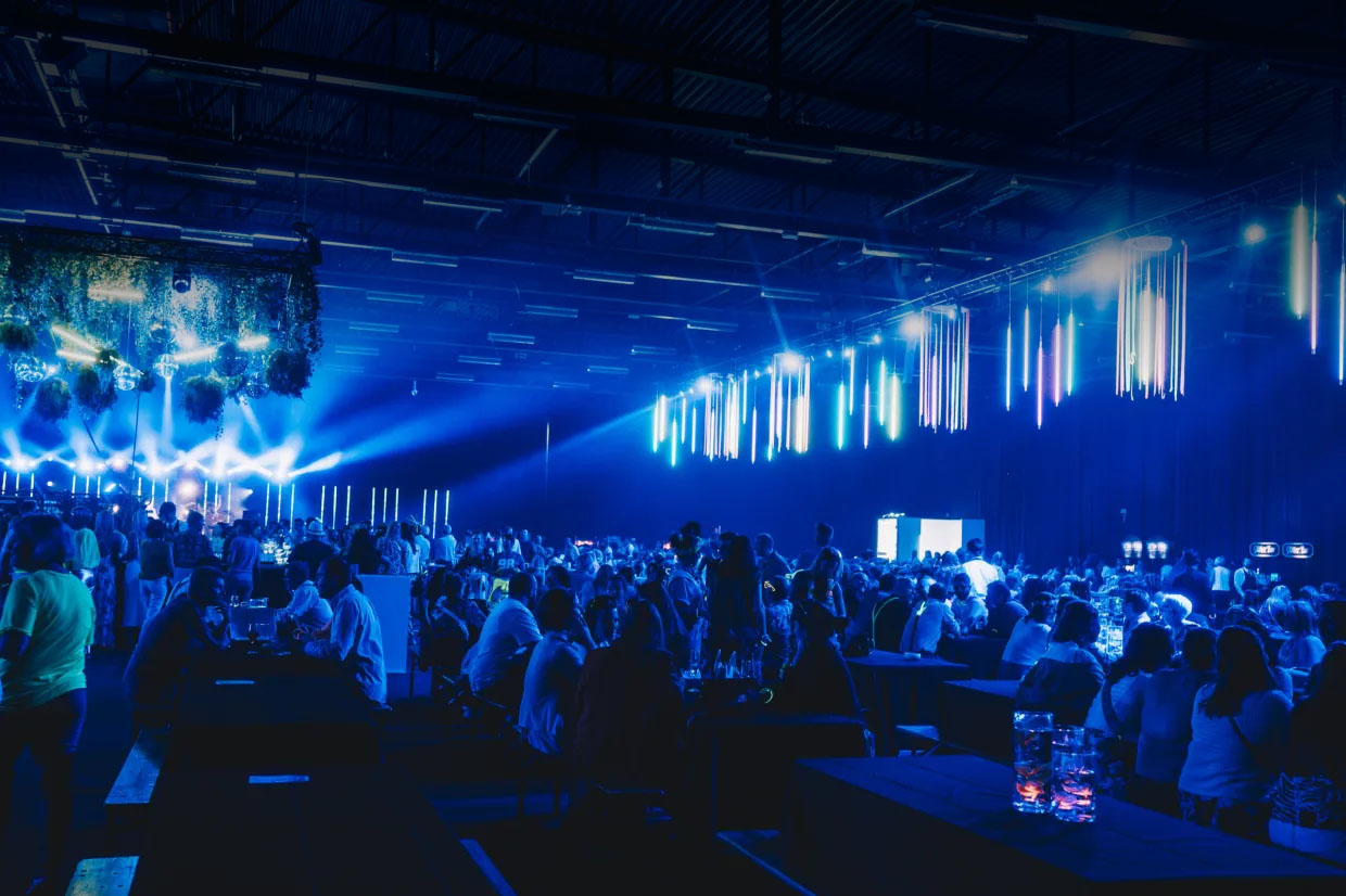 Grande bannière, fête avec lumières bleus